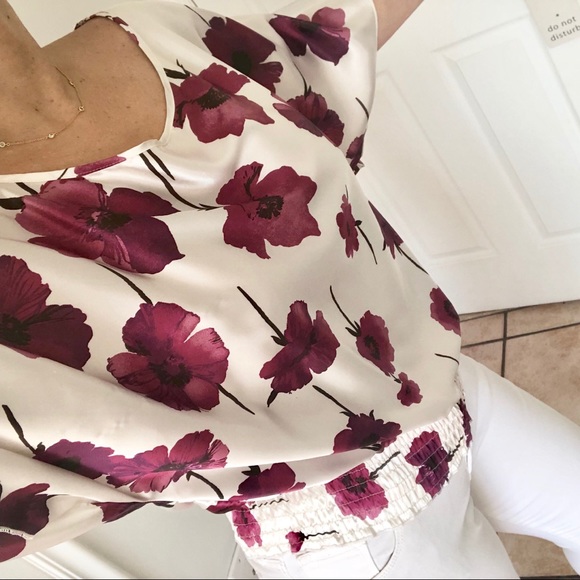 Tops - Beautiful and comfortable satin blouse